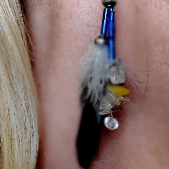 NWT! Artisian handmade feather crystal earrings - Picture 5 of 10